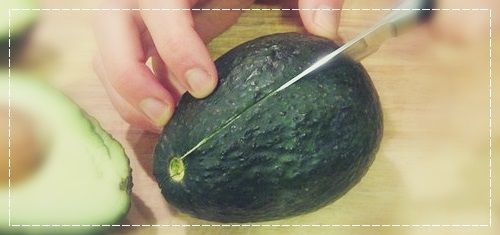 Как хранить разрезанный авокадо